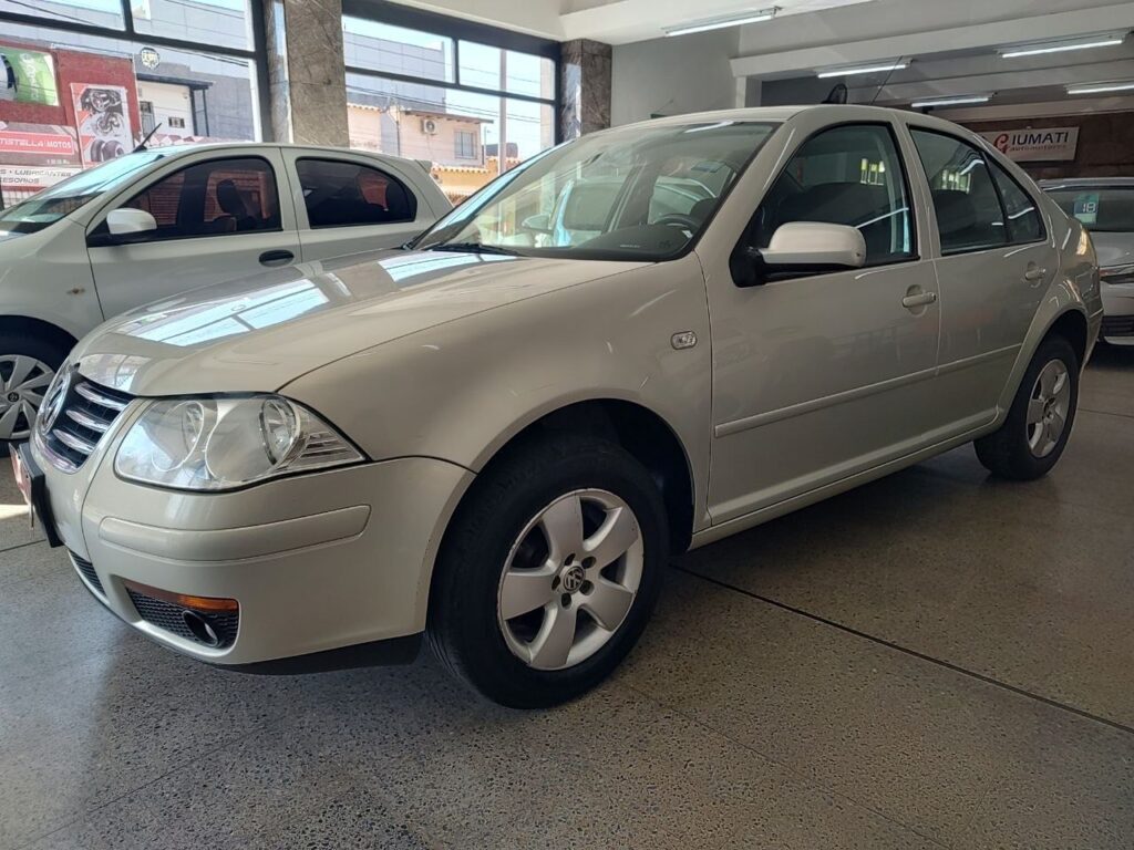VOLKSWAGEN BORA TRENDLINE 2.0
AÑO 2011